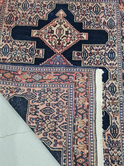 tapis d'orient 
160 x 120 cm