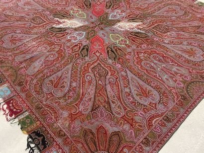 Cachemire fin XIX° .
180 x 175 cm.