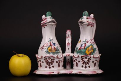 Huilier vinaigrier en faïence décor au Chinois
21...