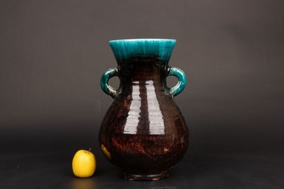 ACCOLAY
Grand vase à anses en céramique bleu...