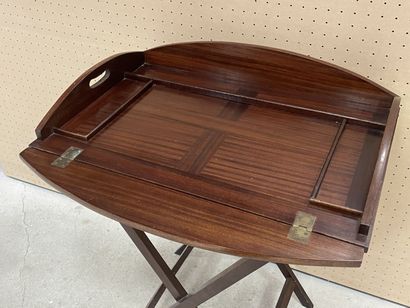 Table bureau de bateau en placage d'acajou.
piètement...