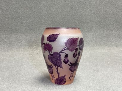 MODA, Vase en verre multicouche dégagées...