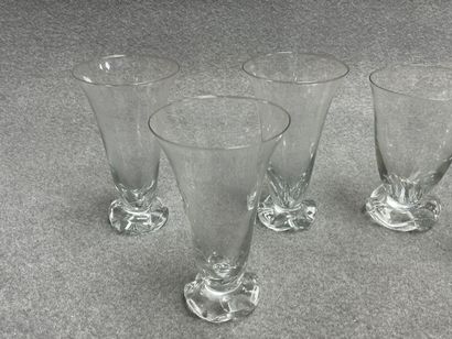 Partie de service de verres: 
-Trois flutes....