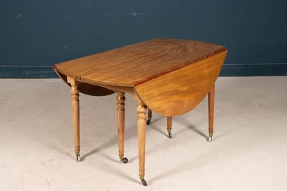 Table de salle à manger en acajou de forme...