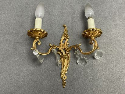 Paire d'appliques à deux lumières en bronze...