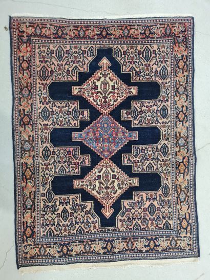 tapis d'orient 
160 x 120 cm