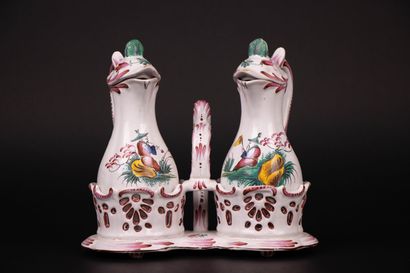 Huilier vinaigrier en faïence décor au Chinois
21...