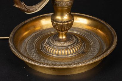 Lampe bouillotte à trois lumières en bronze...