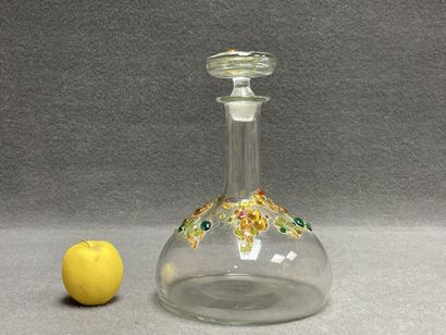 Carafe à décanter en cristal à décor de grappes...