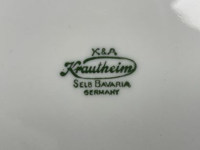 Soupière et plat rectangulaire en porcelaine...