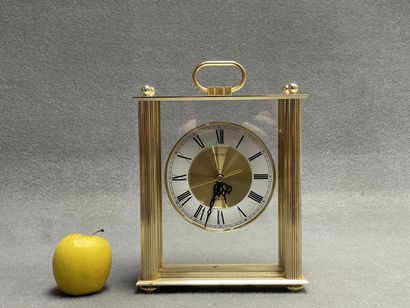 SEIKO
Pendulette de table en métal doré....