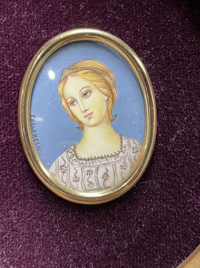 Quatre portraits de femme à vue ovale. 
5,5...