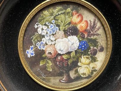 Trois miniatures: 
Deux nature mortes aux...