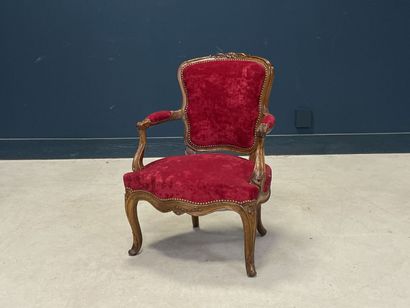 Fauteuil cabriolet
de style Louis XV. 
H....