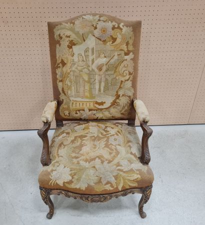 Fauteuil de style Régence, garni de tapisserie...