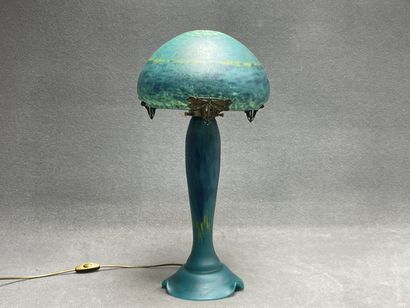 Lampe champignon en verre marbré.
Style Art...