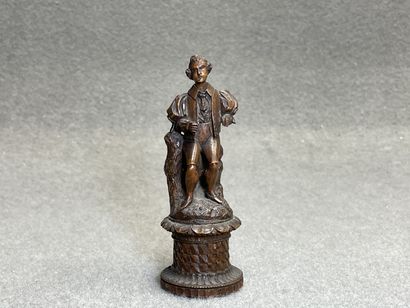 Elégant en bois sculpté formant boite. 
H....