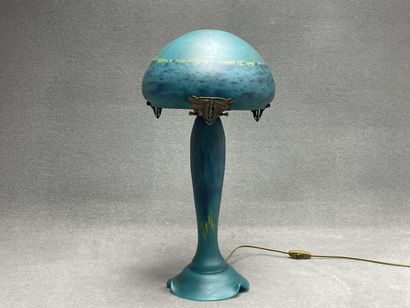 Lampe champignon en verre marbré.
Style Art...
