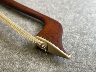 Archet de violon. 
Estampille: Tourte. L
L:...