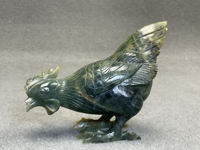 Coq en néphrite vert foncé, sculptée et petite...