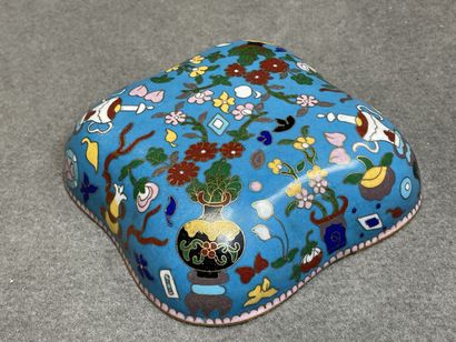 Coupe en émaux cloisonnés. 
Chine XX°
5 x...