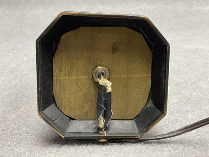 Pied de lampe en faïence. 
H. :37 cm.