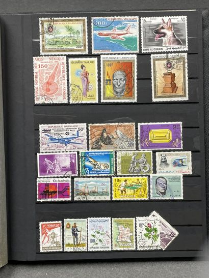 Sept albums de timbres étranger.