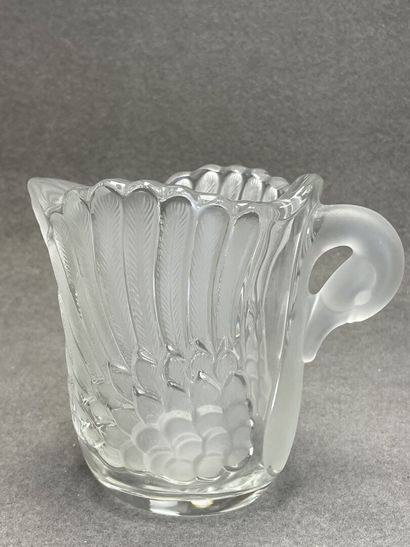 Vase en verre moulé.
H: 15 cm