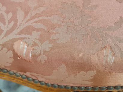 Paire de fauteuils cabriolets de style Louis...