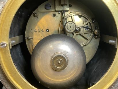 Pendule de cheminée régule et marbre noir....