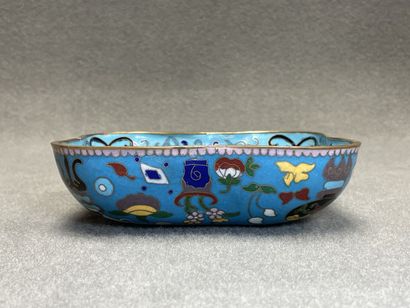 Coupe en émaux cloisonnés. 
Chine XX°
5 x...