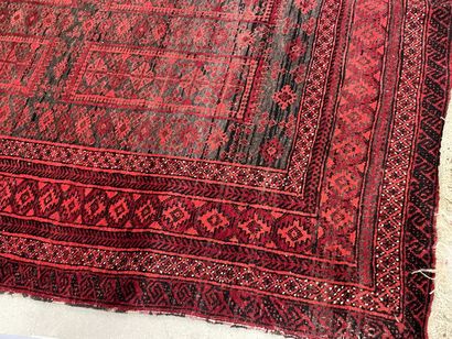 Tapis turc en laine, point noué.
185 x 130...