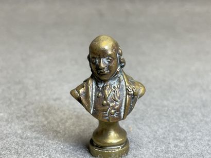 Sept petits bronze. 
-Singe zoomorphe. H....