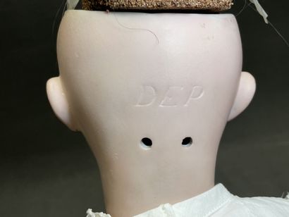 Poupée tête biscuit
DEP
H. :65 cm.