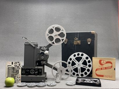 Projecteur cinéma : Paillard-Bolex M16 en...