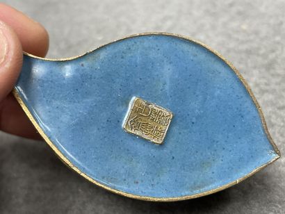 Deux piluliers en émaux cloisonnés chino...