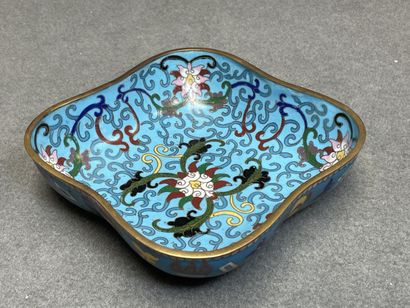 Coupe en émaux cloisonnés. 
Chine XX°
5 x...
