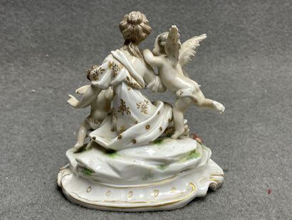 Nécessaire de toilette en métal argenté....
