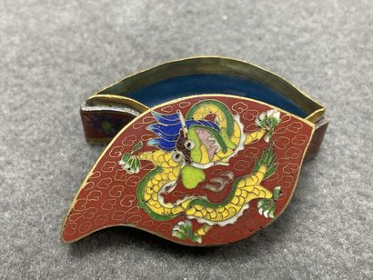 Deux piluliers en émaux cloisonnés chino...