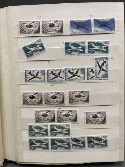 Cinq albums de timbres Français.