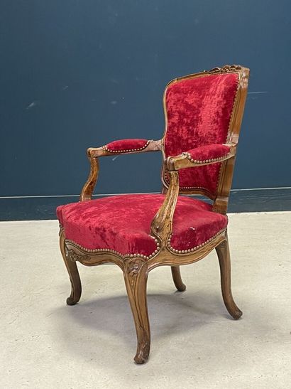 Fauteuil cabriolet
de style Louis XV. 
H....