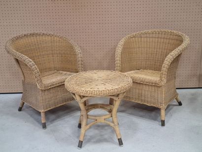 Salon en rotin comprenant une paire de fauteuils...