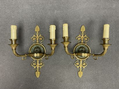 Paire d'appliques à deux lumières à décor...