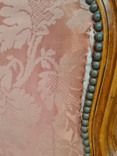 Paire de fauteuils cabriolets de style Louis...