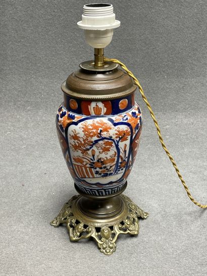 Pied de lampe en porcelaine Imari
H. :27...