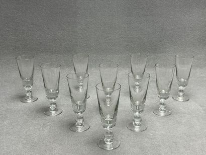 Série de 8 verres bistrot .
H: 19 cm.