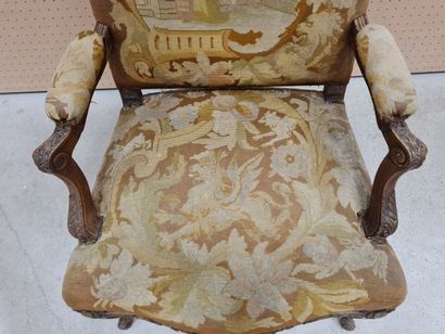 Fauteuil de style Régence, garni de tapisserie...