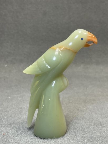 Coq en néphrite vert foncé, sculptée et petite...