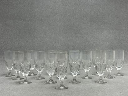 Série de 15 verres bistrot, pied torsadé
Vers1...