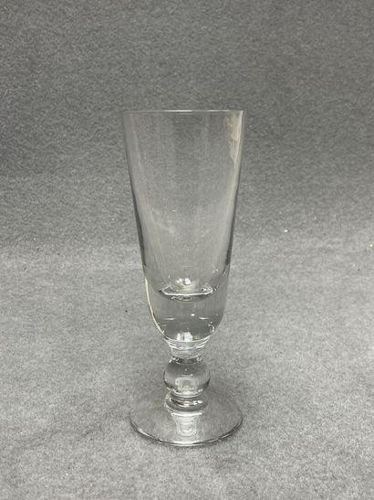 Série de 8 verres bistrot .
H: 19 cm.